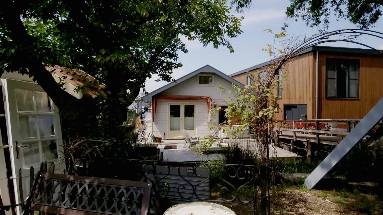 Houseboat Apartment With Water Terrace, Free Parking, Free Bikes & Fast Wifi Amsterdam Luaran gambar